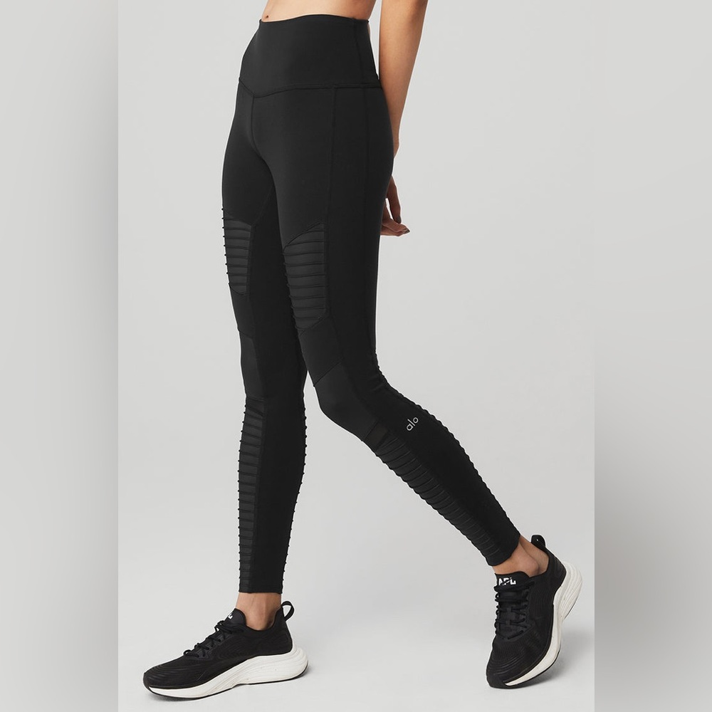 Alo Yoga High Waist Moto legging. Black. XS.